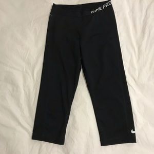 Nike Pro workout Capri leggings